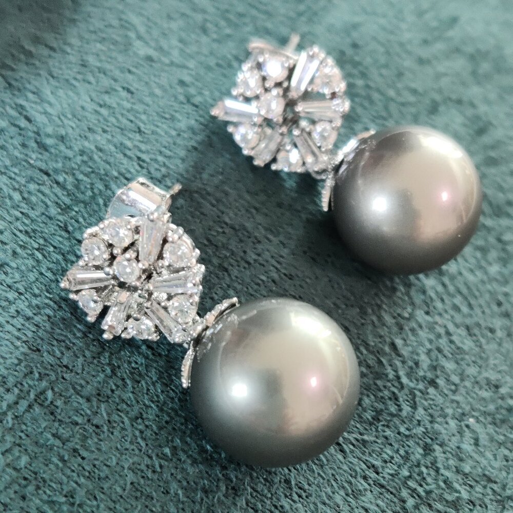 NEW Diamond and Gray Pearl Dangle Earrings Party/Bridal/Formal/ALL Occasions